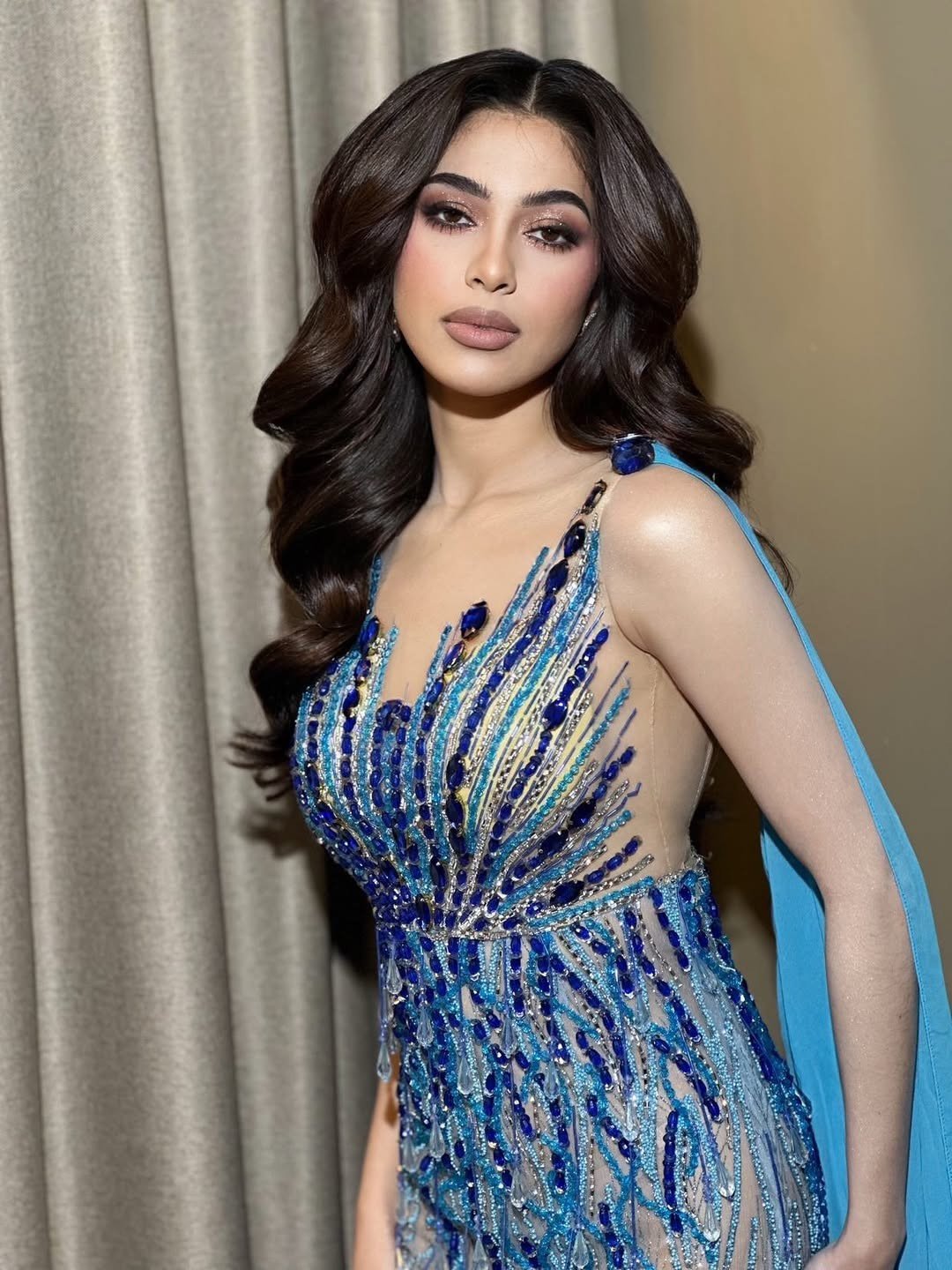 Giành ngôi á hậu, Chelsea Fernandez đồng hành cùng hoa hậu Yolina Lindquist trong thời gian nhiệm kỳ một năm.