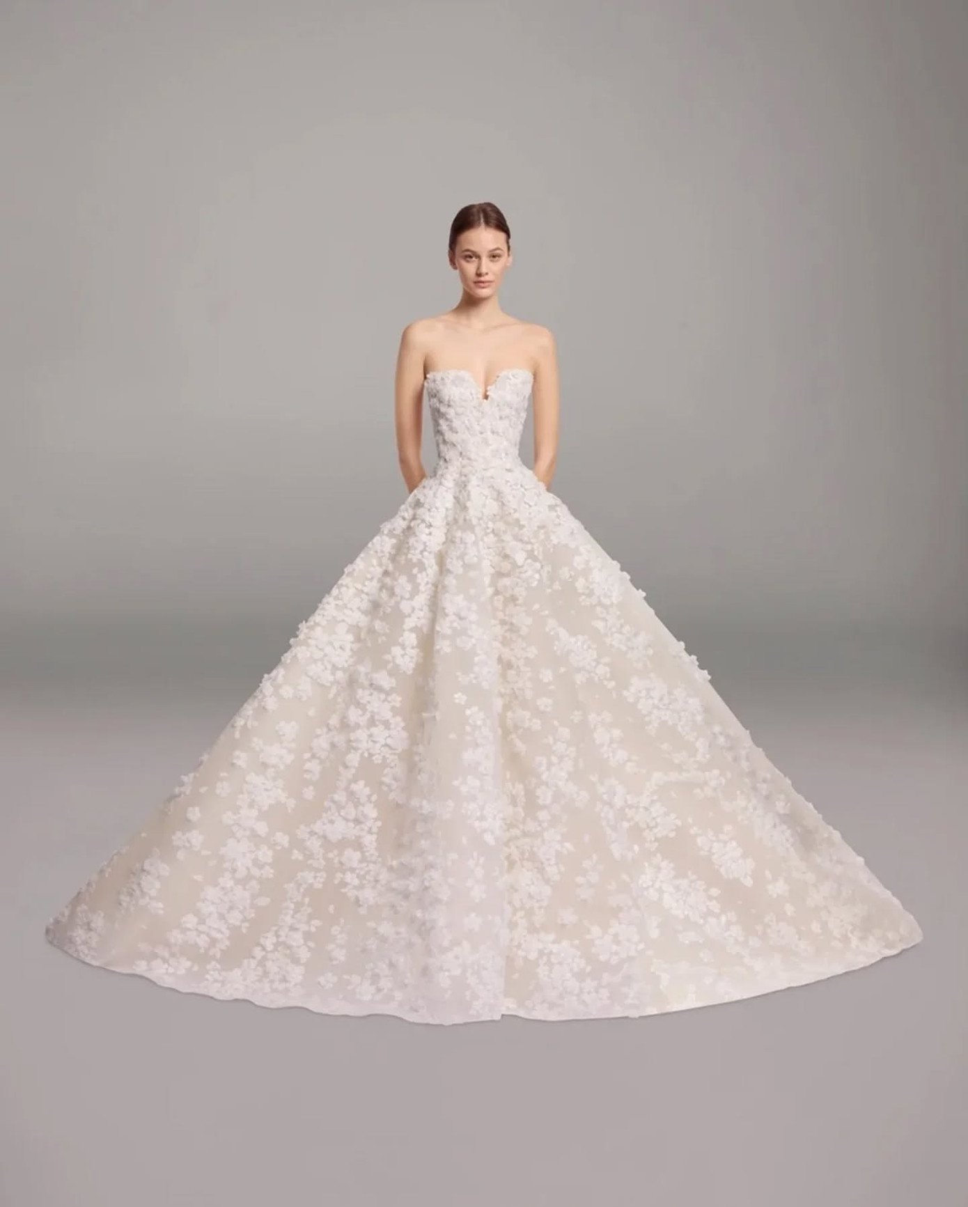 Váy cưới của Shin Min Ah là thiết kế mới nhất của nhà mốt "mọi cô dâu đều mê" - 4