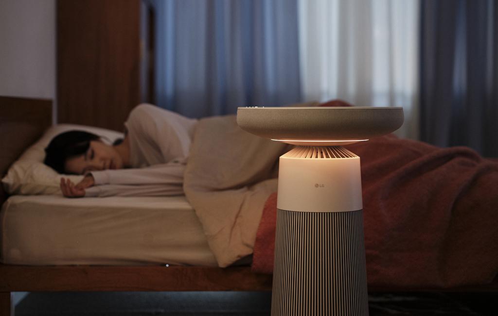 LG PuriCare Aerospeaker hiện diện như một món đồ nội thất tinh tế