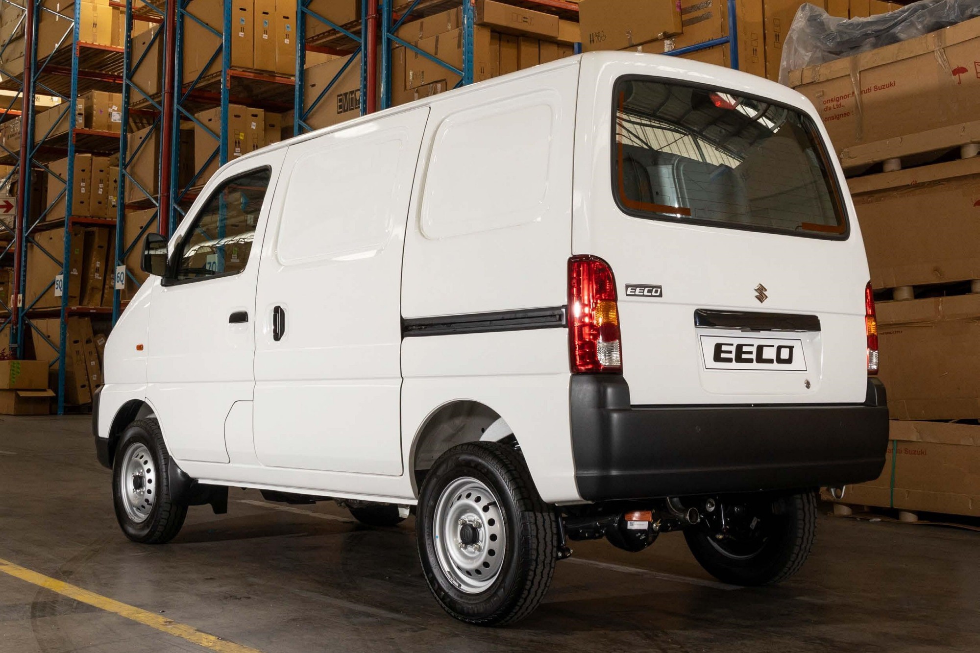 Suzuki Eeco được trang bị khối động cơ xăng, dung tích 1.2L hút khí tự nhiên.