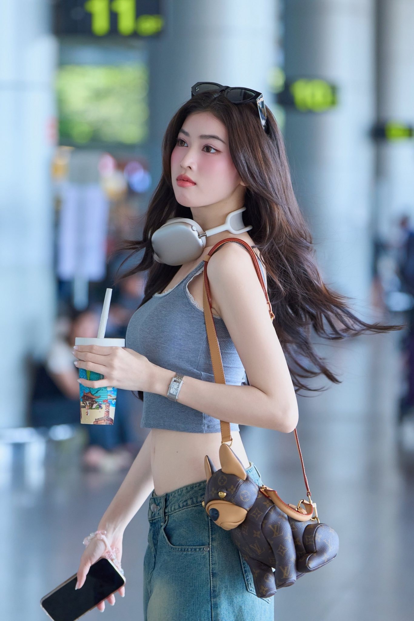 Hoa hậu đua nhau chụp ảnh trạm tỷ đang gây sốt - 7