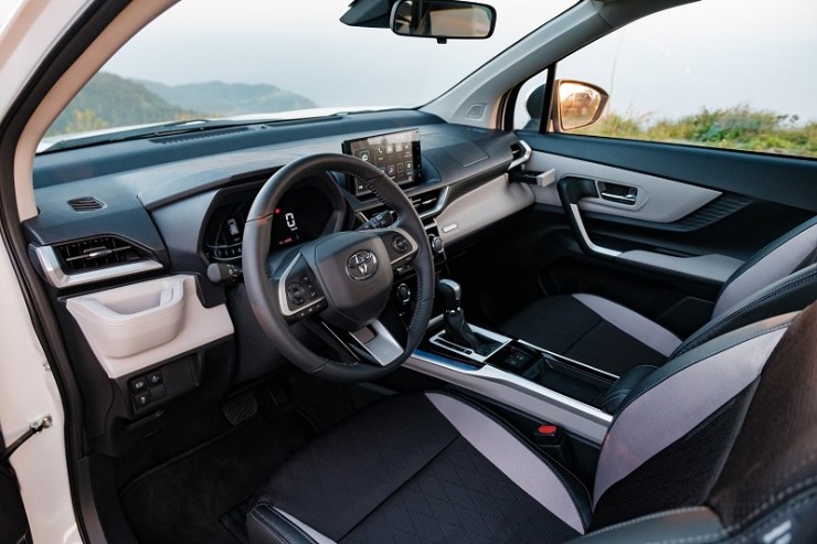 Ưu nhược điểm của Toyota Veloz Cross, giá từ 638 triệu đồng - 6