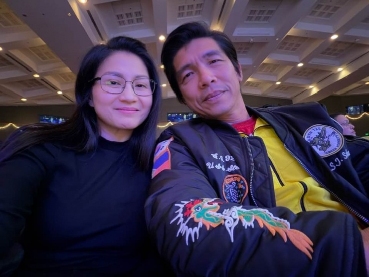 Ca sĩ Tâm Đoan quấn quýt ông xã.