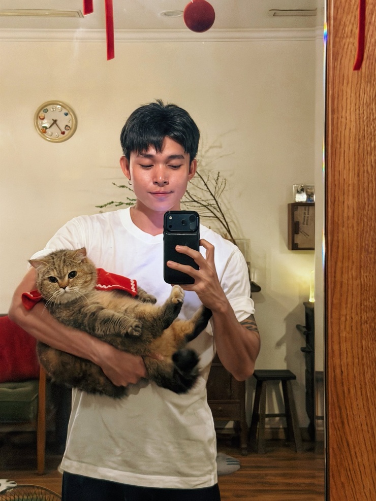 Ca sĩ Jun Phạm trang hoàng nhà đón Giáng Sinh.&nbsp;