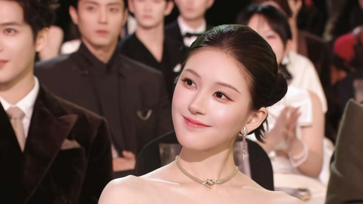 Bị chê trang phục xấu, trang điểm kém xinh, Triệu Lộ Tư đáp trả cực sắc bén - 10