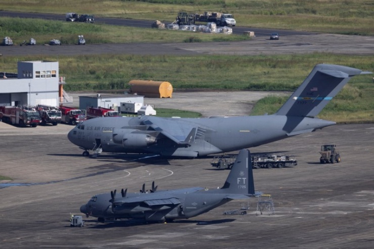 Vận tải cơ Mỹ ồ ạt đưa binh sĩ, thiết bị đến vùng Caribe giữa căng thẳng với Venezuela - 1