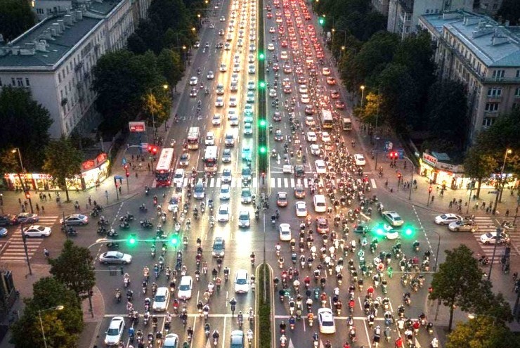 Giao thông “Làn sóng xanh” sẽ giúp giải quyết bức xúc kinh niên “dừng 2 phút đi 30s”?