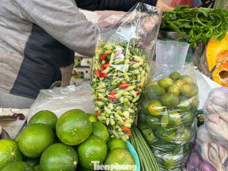 Từ một mặt hàng "tặng kèm" khi mua rau củ, nay ớt chỉ được bán và có giá cao nhất trong các loại rau quả