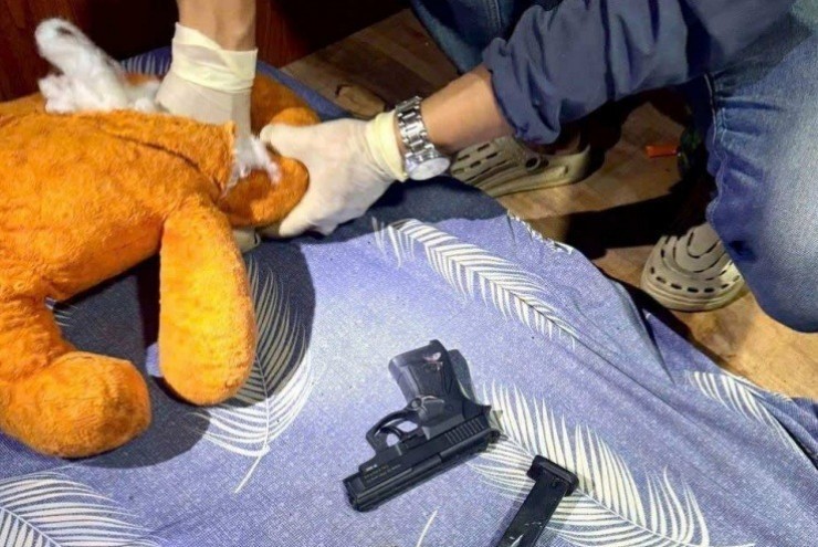 Cảnh sát dùng máy xúc đào bới hàng nghìn m2 tìm ma túy chôn dưới lòng đất