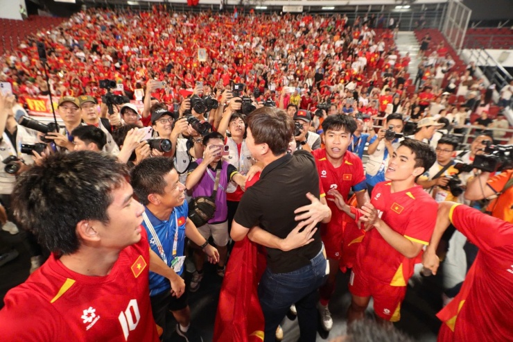 Khi người Thái ghen tị với bóng đá Việt - 2