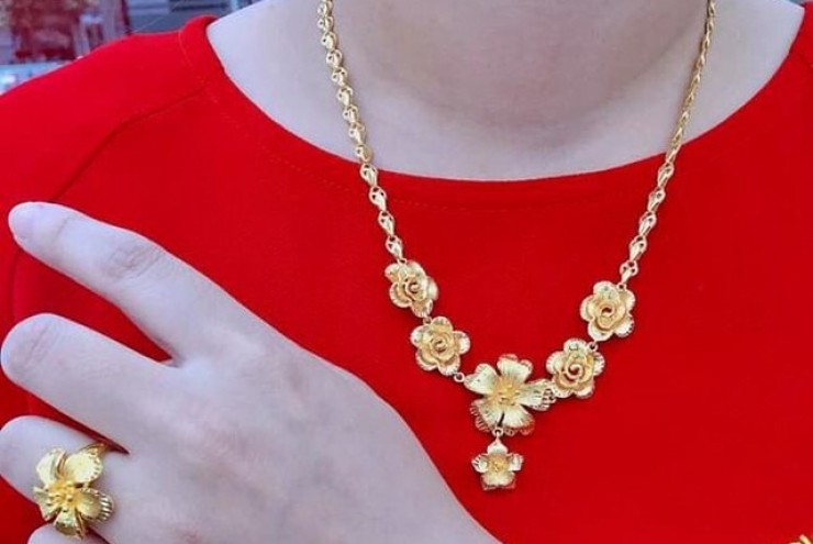 Những trang sức phối đồ thời trang tỏa sáng mùa Noel, lễ Tết, thu hút may mắn tài lộc đầu năm mới