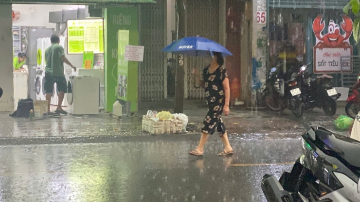 Cơn mưa lớn kéo dài ở khu vực trung tâm TPHCM vào chiều 24/12.