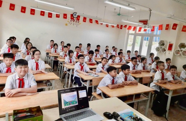 Theo Bộ trưởng Nguyễn Kim Sơn, việc sắp xếp trường mầm non, phổ thông phải được thực hiện thận trọng, có lộ trình.