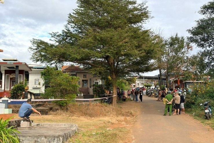 Phát hiện thi thể bốc cháy ở nghĩa địa, gần đó có xe máy biển xanh