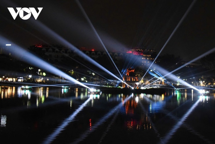 Không gian chiếu sáng nghệ thuật Hồ Gươm - Tháp Rùa sẽ được trình chiếu vào các buổi tối, liên tục từ ngày 24/12-4/1/2026, phục vụ miễn phí người dân và du khách trong và ngoài nước.