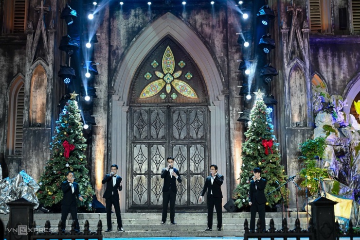 Đông nghịt người đón Giáng sinh - 3