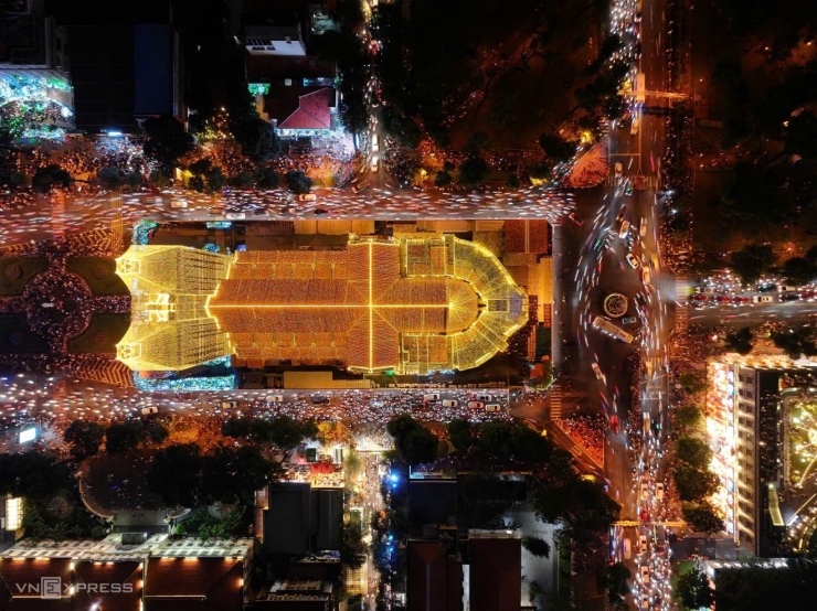 Đông nghịt người đón Giáng sinh - 7