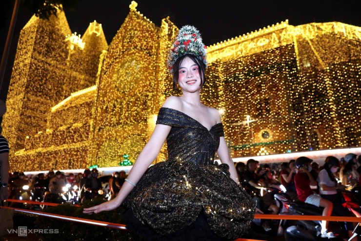 Đông nghịt người đón Giáng sinh - 14