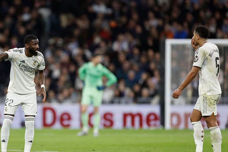 Real Madrid và dàn "diva" mạnh ai nấy đá: Alonso bỗng trở thành "cô giữ trẻ"