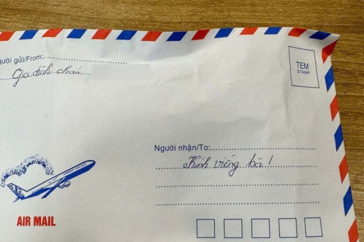 Phong bì của thông gia nghèo khiến gia đình quan chức về hưu im phăng phắc