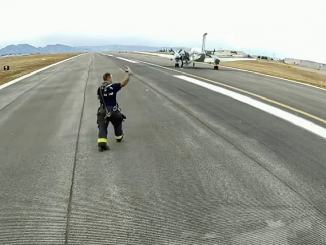 Lần đầu tiên trong lịch sử máy bay tự hạ cánh sau sự cố trên không