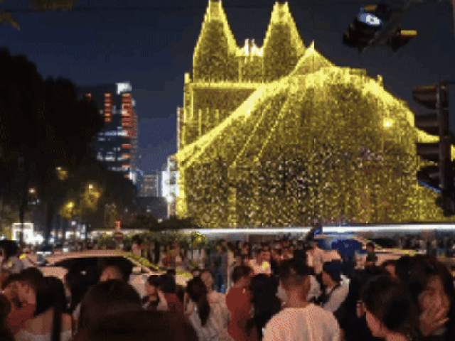 VIDEO: Đêm Giáng sinh rộn ràng trên khắp cả nước