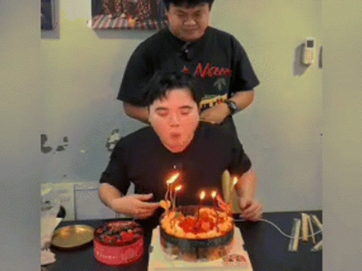 Xu hướng 'cắm nến' kể thành tựu cuối năm 2025