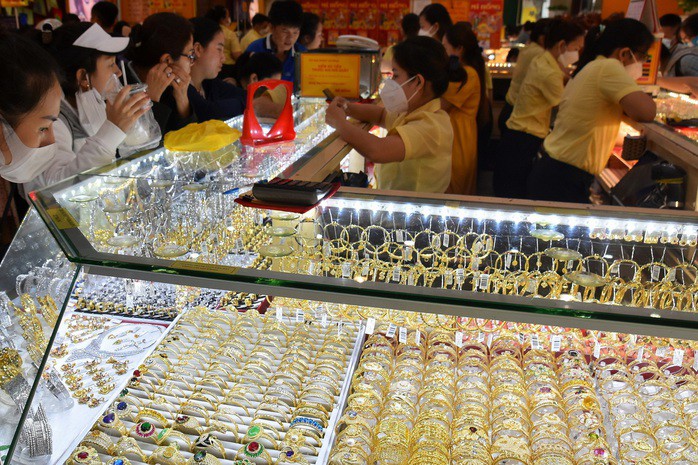 Giá vàng hôm nay tiếp tục nóng lên