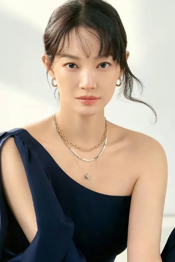 Có sức khỏe, có vóc dáng, Shin Min Ah dù đã qua thời đỉnh cao nhưng cô vẫn là gương mặt được nhiều đạo diễn hay nhãn hàng cao cấp tin tưởng trao cơ hội.