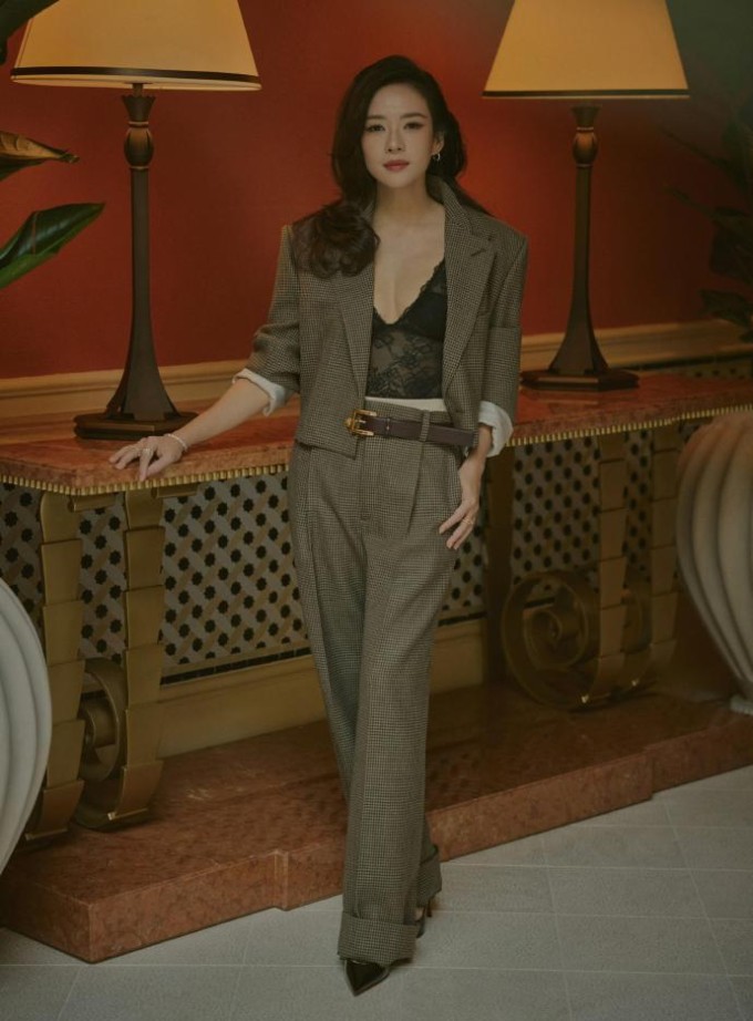 Chương Tử Di lấp ló ngực đầy - 4