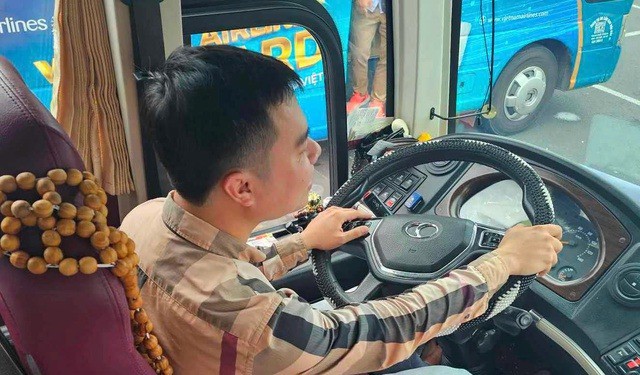 Đối với hành vi sử dụng xe ô tô chở người từ 8 chỗ trở lên để kinh doanh taxi, Nghị định quy định phạt tiền từ 3-5 triệu đồng. Ảnh minh họa