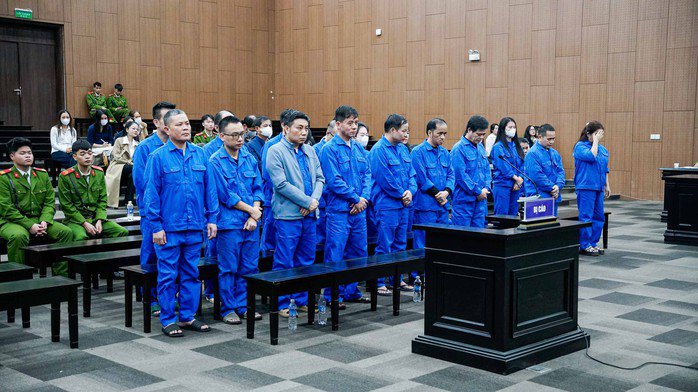 Các bị cáo tại phiên tòa sơ thẩm. Ảnh: P.A.