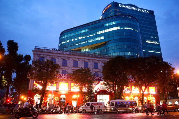 Người dân cả nước đổ ra đường đón Giáng sinh - 41