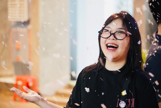 Người dân cả nước đổ ra đường đón Giáng sinh - 17