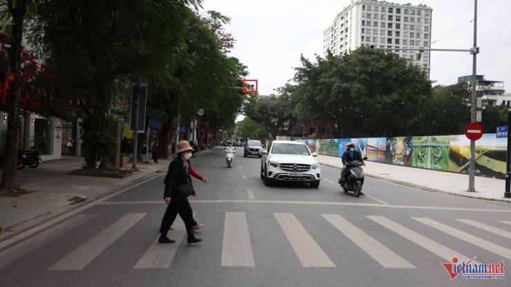 6 tuyến phố được tích hợp hệ thống điều khiển tín hiệu giao thông ứng dụng AI, thiết lập “làn sóng xanh” và tự động cảnh báo các điểm ùn tắc. Ảnh: Đức Hoàng