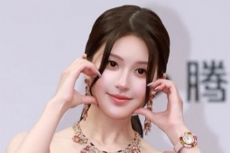 Bị chê trang phục xấu, trang điểm kém xinh, Triệu Lộ Tư đáp trả cực sắc bén