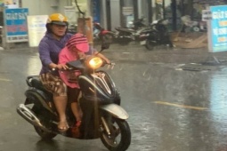 TPHCM mưa trắng trời trước lễ Giáng sinh, cơ quan khí tượng cảnh báo khẩn