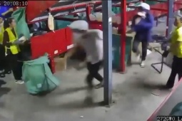 3 đối tượng xông vào công ty đâm một người tử vong