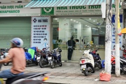 Công an xuất hiện tại trụ sở công ty dược phẩm ở Khánh Hòa