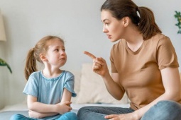 2 thói quen tưởng tốt nhưng cha mẹ đang biến con thành 'kém thông minh' mà không hay biết