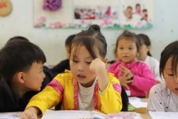 Sáp nhập trường công lẫn tư nếu không đạt chuẩn