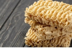 Ăn liền lúc 3 gói mì tôm sống, bé trai 13 tuổi tử vong nghi do tắc ruột