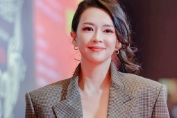 Chương Tử Di lấp ló ngực đầy