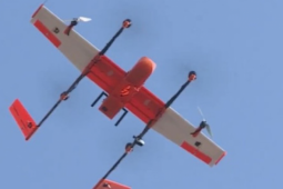 Lần đầu ở Việt Nam: Máy bay không người lái vận chuyển thuốc, mẫu xét nghiệm