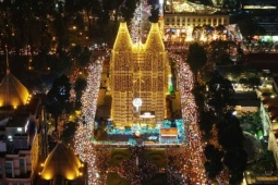 Đông nghịt người đón Giáng sinh