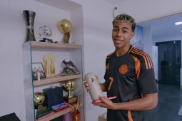 Yamal học Ronaldo lập kênh Youtube, than không có bạn gái vì sở thích kỳ quặc