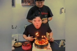 Xu hướng 'cắm nến' kể thành tựu cuối năm 2025