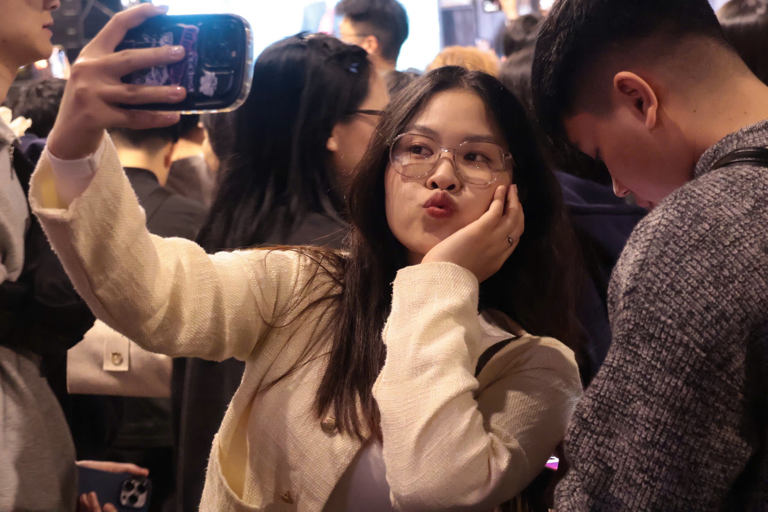 Người dân cả nước đổ ra đường đón Giáng sinh - 1