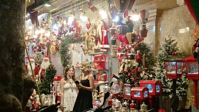 Người dân cả nước đổ ra đường đón Giáng sinh - 5