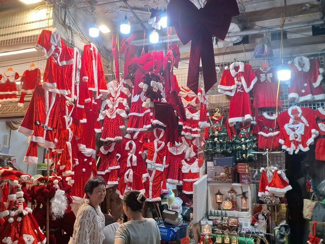 Người dân cả nước đổ ra đường đón Giáng sinh - 6